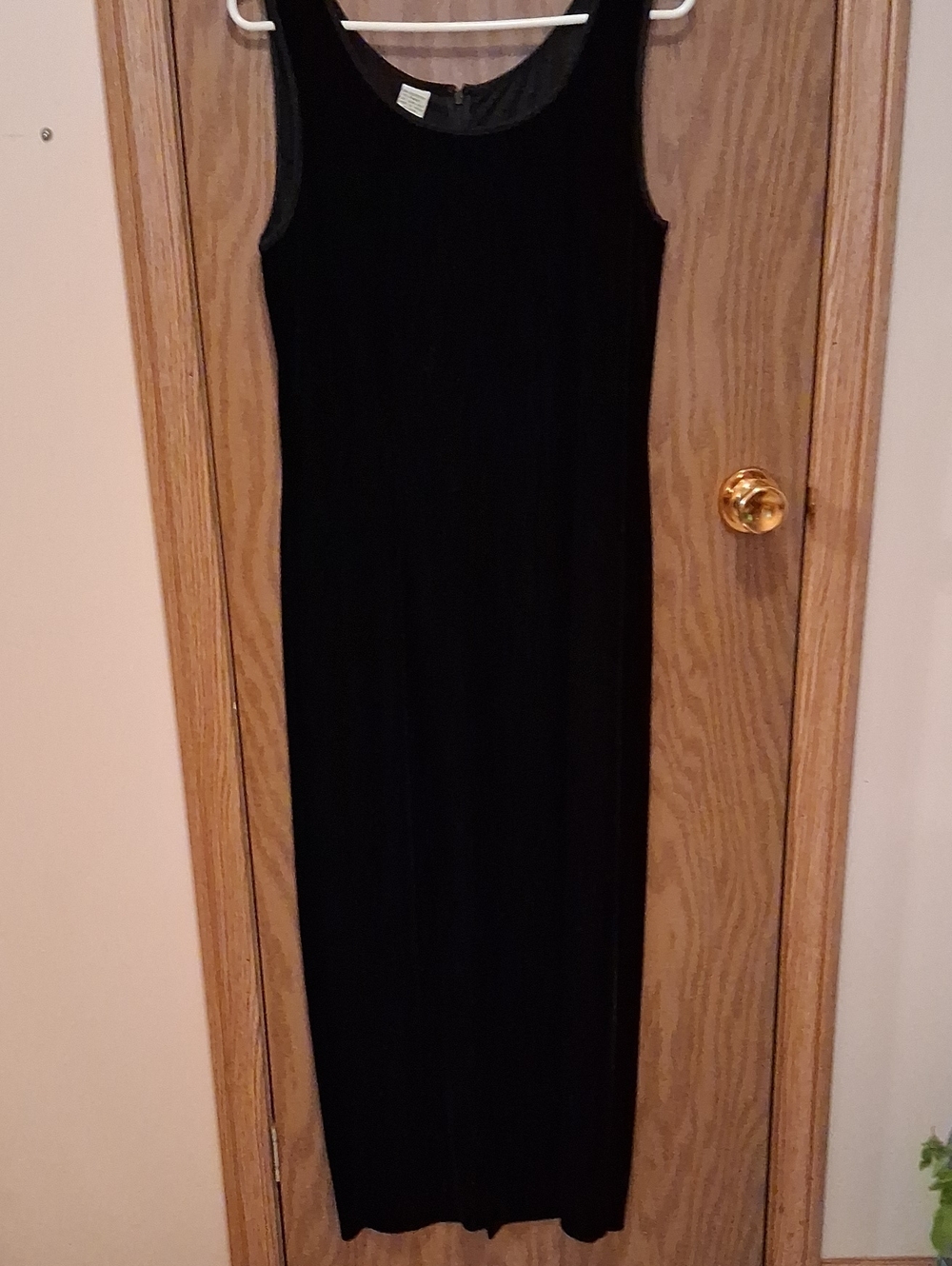 Classic Black Velvet Sleeveless Maxi Dress
